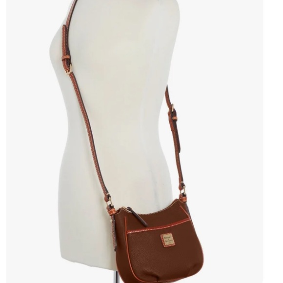 NWT Dooney & Bourke Pebble Grain Margo Crossbody With Dust Bag With Front Pocket - Picture 3 of 14